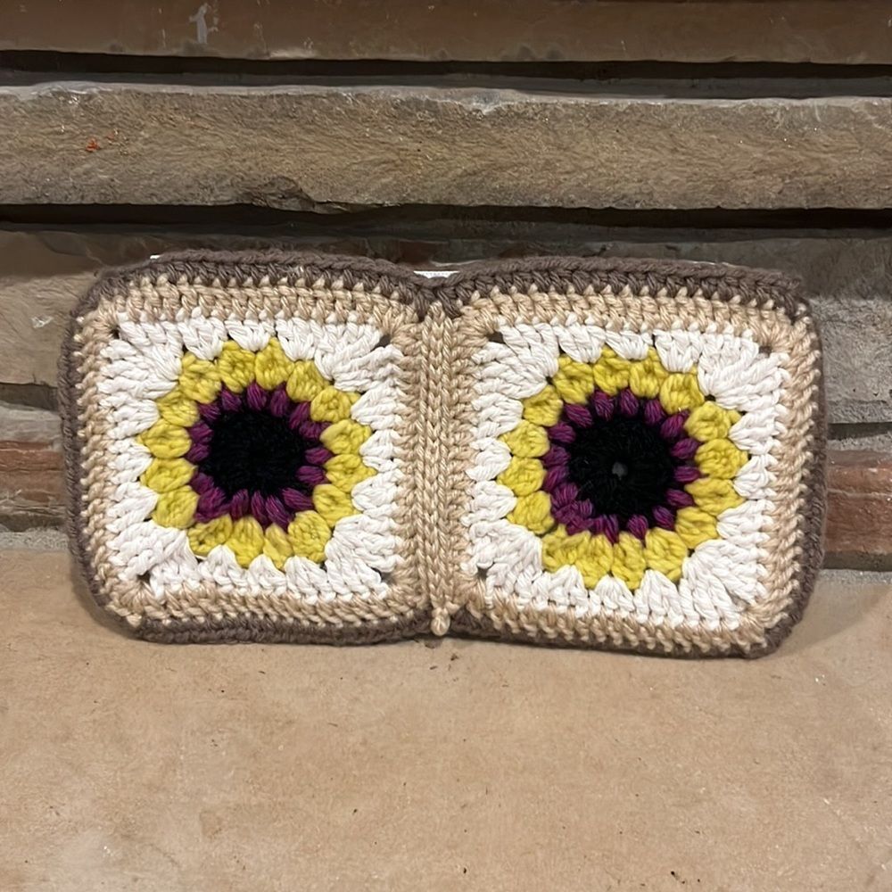 Handmade Crotchet Knit Cottagecore Clutch - Picture 4 of 5